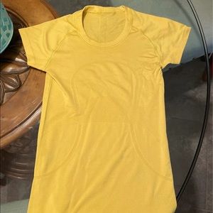 Lululemon swiftly tech top